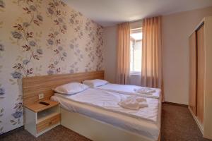Rooms & Apartments