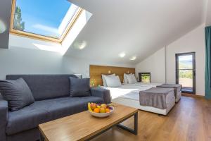 Rooms and Apartments