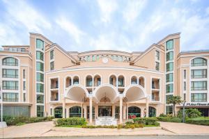 V – Verified by Guests 2025
