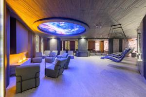 V – Verified by Guests 2025