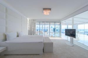 V – Verified by Guests 2025