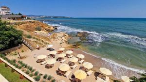 Pool & Beach
