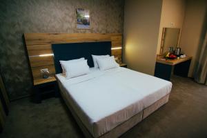 Rooms & Suites