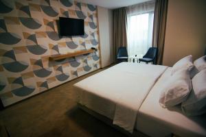 Rooms & Suites