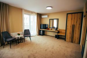Rooms & Suites