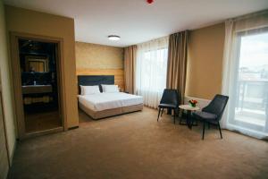 Rooms & Suites