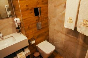 Rooms & Suites