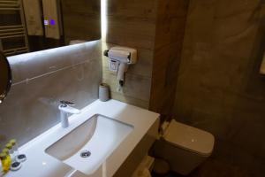Rooms & Suites