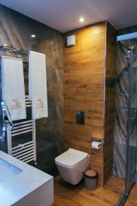 Rooms & Suites