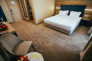 Rooms & Suites