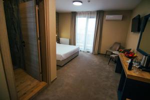 Rooms & Suites