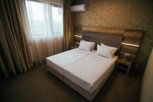 Rooms & Suites