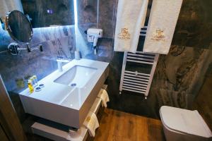 Rooms & Suites