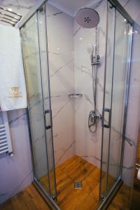 Rooms & Suites