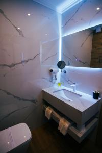 Rooms & Suites