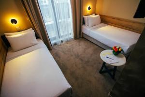 Rooms & Suites