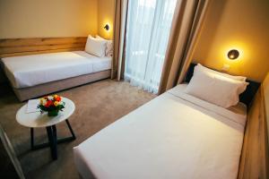 Rooms & Suites