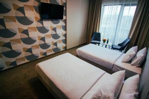 Rooms & Suites