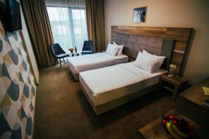 Rooms & Suites