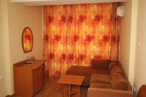 Rooms & Apartments