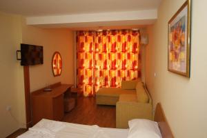 Rooms & Apartments