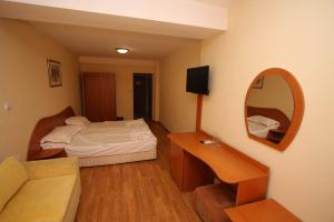 Rooms & Apartments
