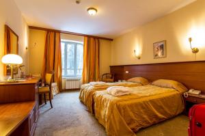 Rooms & Apartments