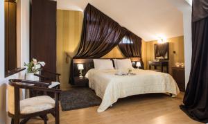 Honeymoon Suite